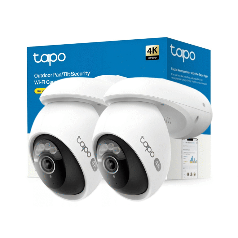 Dos cámaras de vigilancia exterior Tapo C560WS 4K blancas junto a su caja