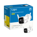 Cámara de vigilancia WiFi exterior Tapo C320WS blanca junto a su caja de 2K QHD