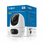 Cámara de vigilancia WiFi interior Tapo C245D blanca con doble lente y su caja