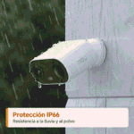 Cámara exterior Imou Cell Go Full-Color instalada en una pared bajo la lluvia